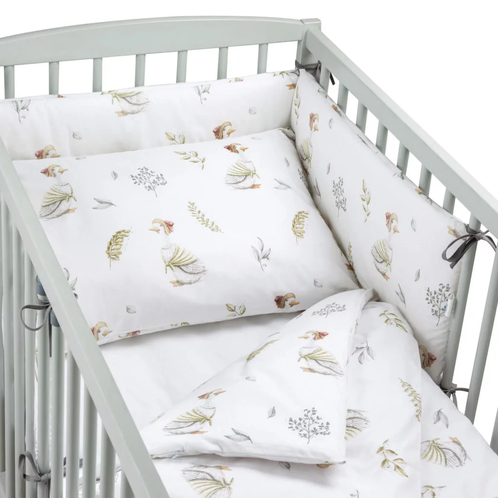 posciel-ochraniacz-przescieradlo-zestaw-do-lozeczka-pepi-lady-goose-1024x1024