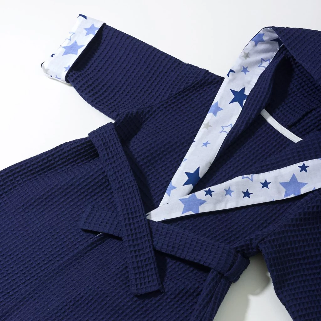 Szlafroczek-z-kapturem-dziecinny-pewpi-milky-way-1024×1024