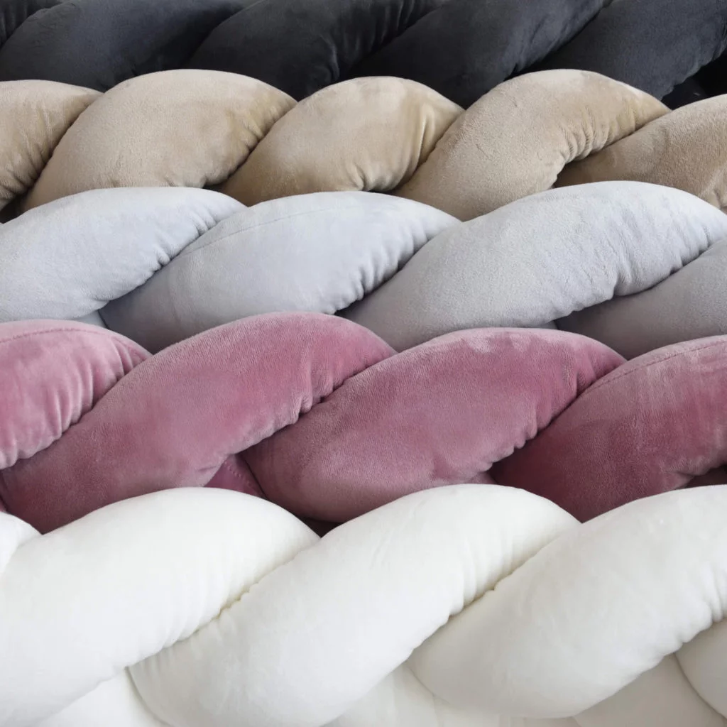 ochraniacz-warkocz-do-lozeczka-cala-seria-1024×1024